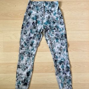 LULULEMON Unlimit High-Rise Tight (size 6) **LIKE NEW**